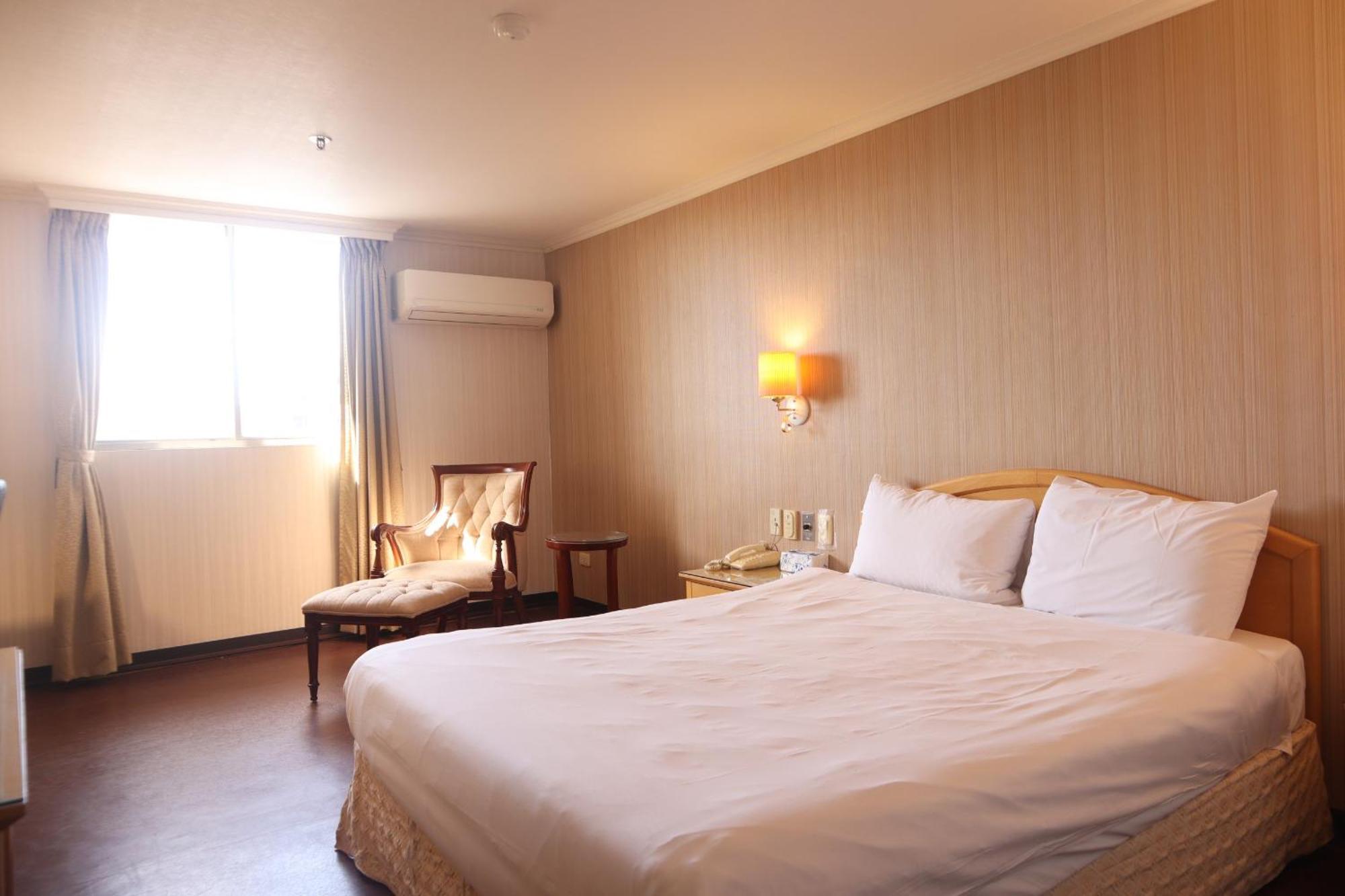 Hermes Hotel Сіньчжу Екстер'єр фото