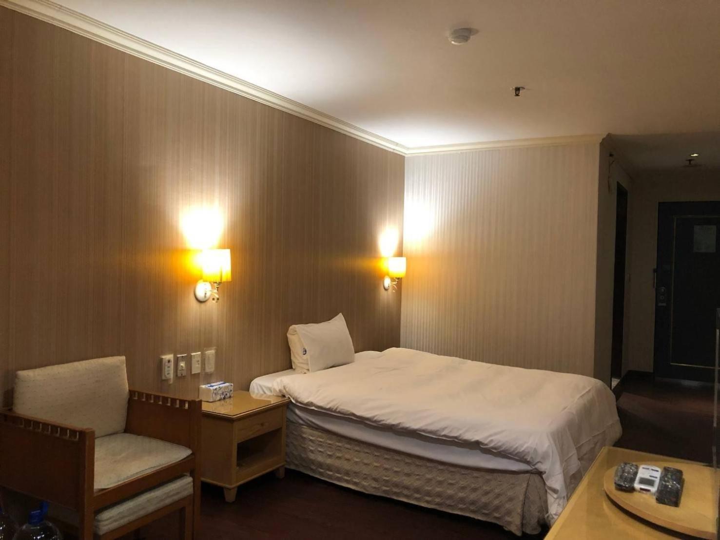 Hermes Hotel Сіньчжу Екстер'єр фото