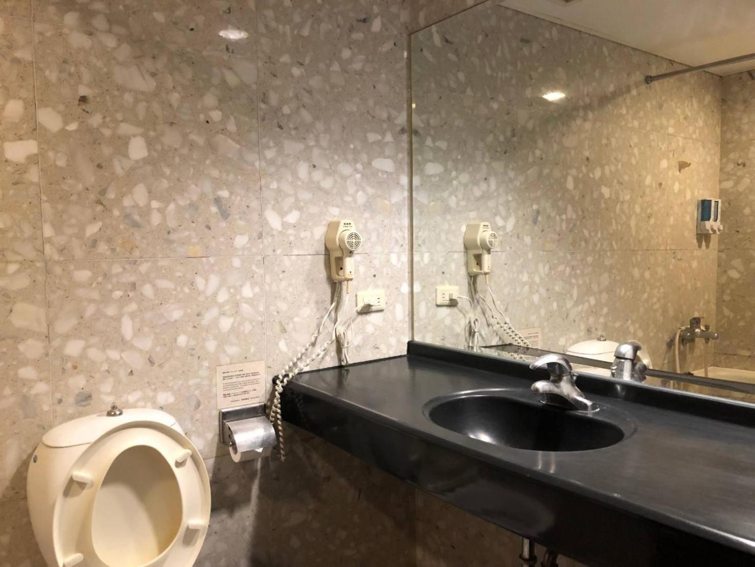 Hermes Hotel Сіньчжу Екстер'єр фото