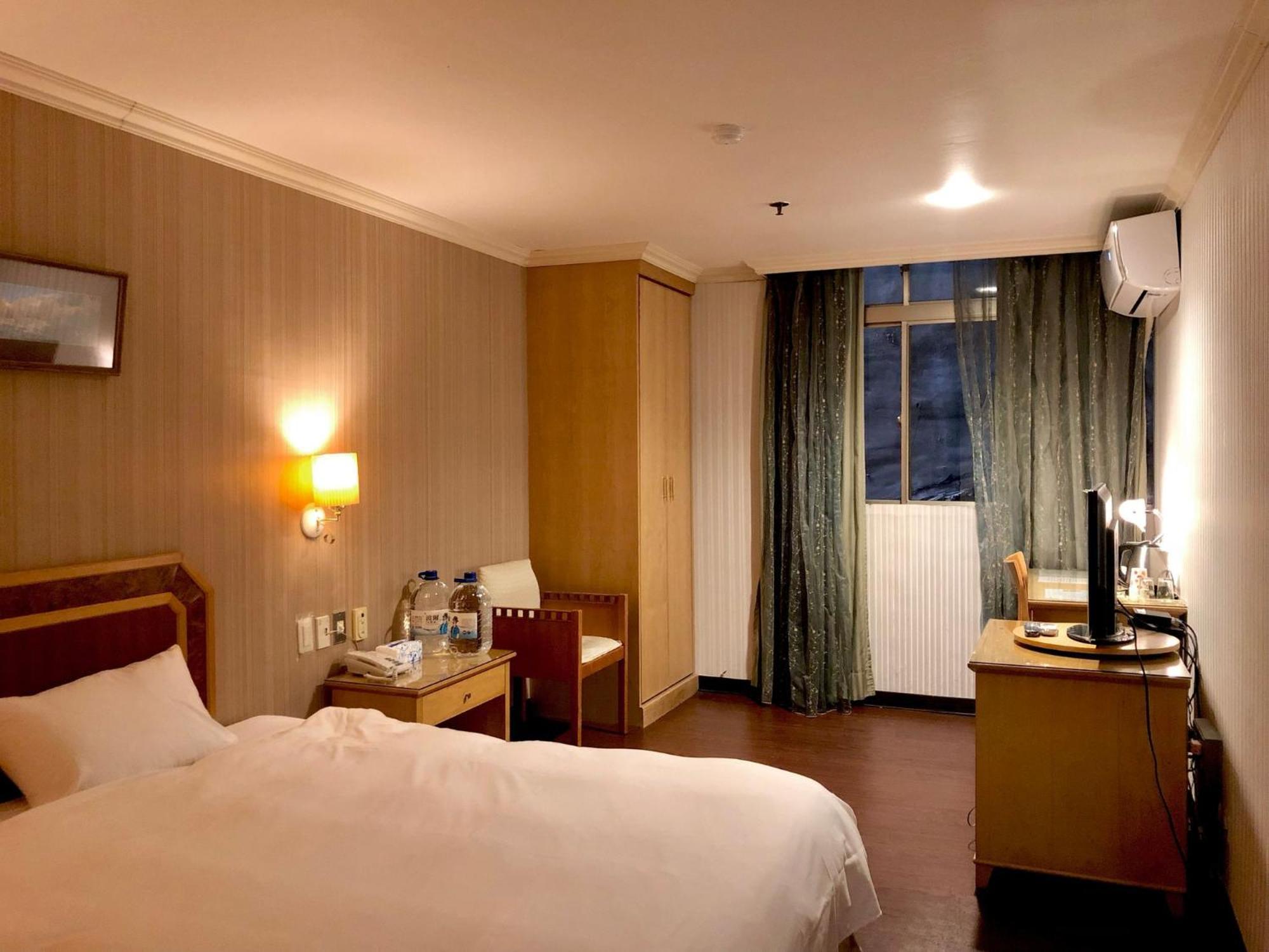 Hermes Hotel Сіньчжу Екстер'єр фото